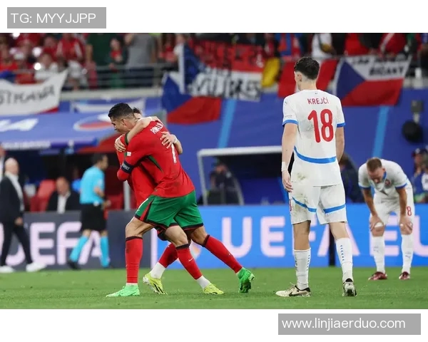 欧锦赛精彩对决葡萄牙迎战捷克全力争胜展现足球魅力 欧锦赛精彩对决葡萄牙迎战捷克全力争胜展现足球魅力