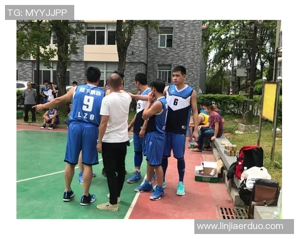 洛城银河与波特兰的激烈对决揭示了篮球的无限魅力与团队精神 洛城银河与波特兰的激烈对决揭示了篮球的无限魅力与团队精神