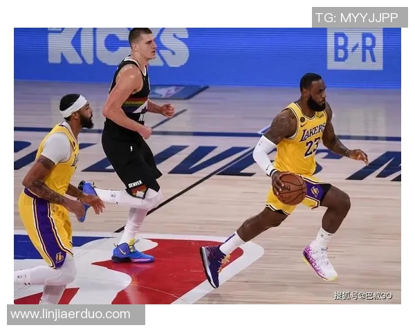 火箭与掘金激战正酣图文直播全程追踪精彩瞬间分享