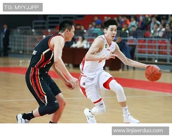 郭昊文：从青涩少年到篮球场上的璀璨明星之路与成长故事