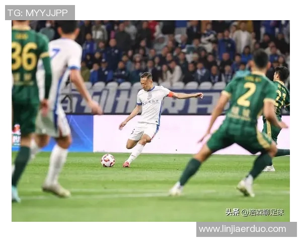 中超焦点战鲁能迎战申花双方争夺季后赛名额激烈对决即将上演